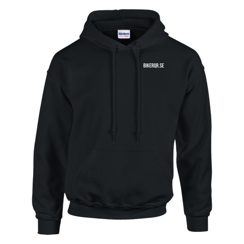 Svart MC hoodie framsida med luvtröja passform och BikerQR brösttryck
